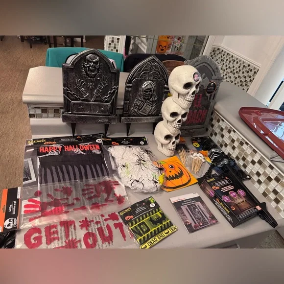 Halloween decorations - Picture 3 of 3